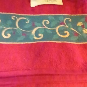 NWT Lenox Christmas Red Holly Bath Towel